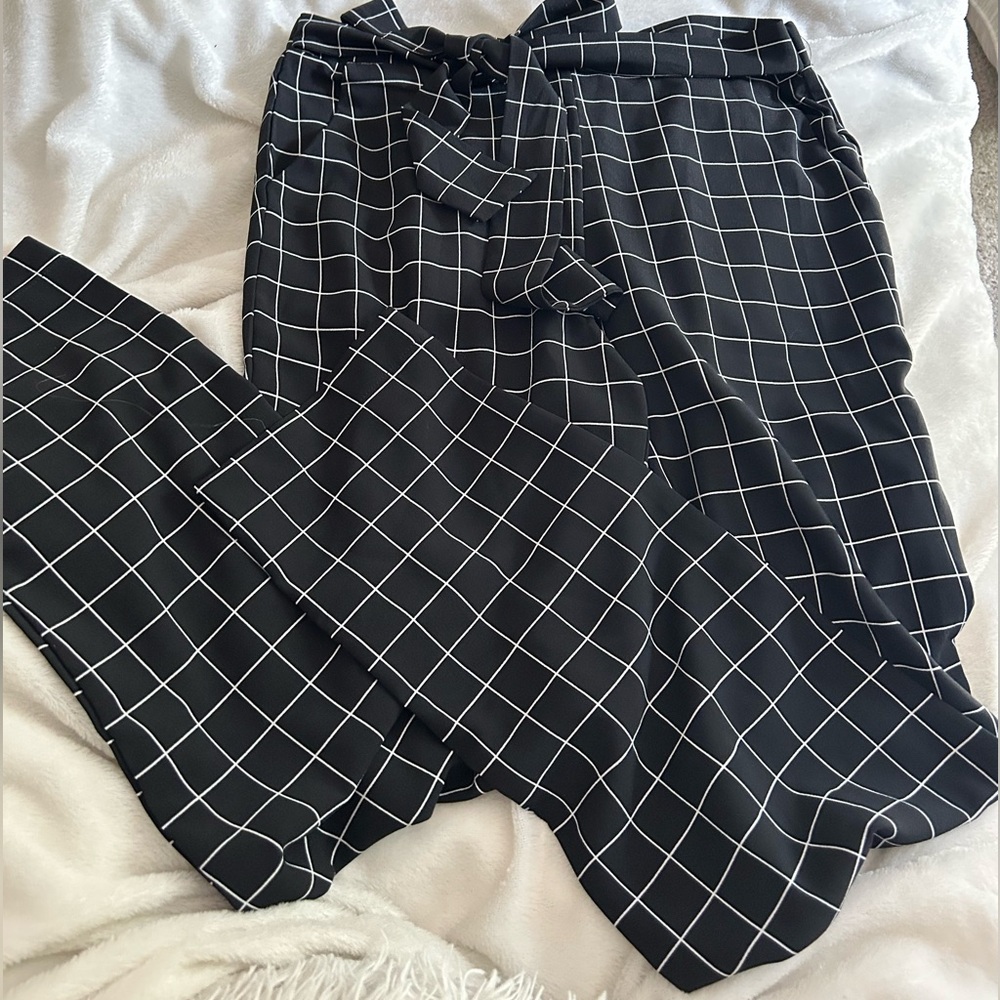 Black and White Light Summer Pants ~ super comfortable ~ Size Large